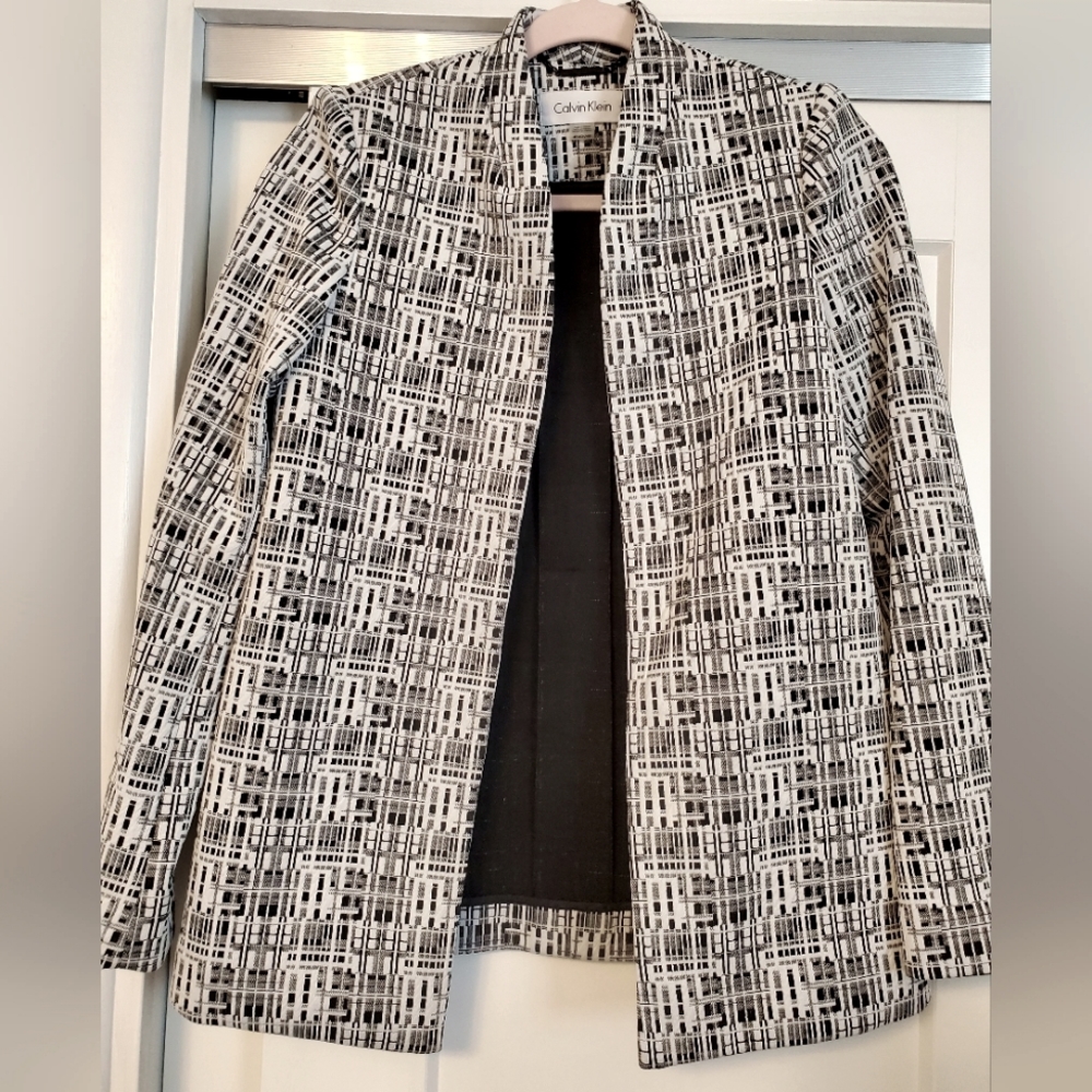 NWOT Calvin Klein Black and White Blazer Size 4P